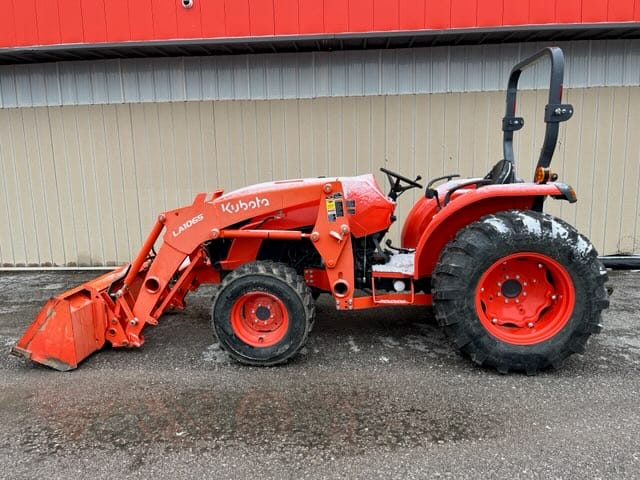Used Kubota MX5400 Tractor with Loader