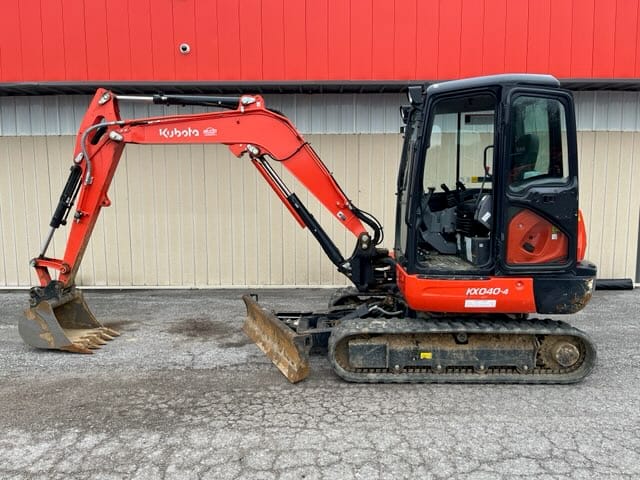 Used Kubota KX040-4R3A Excavator with 24″ bucket– Reliable, Job-Ready Machine